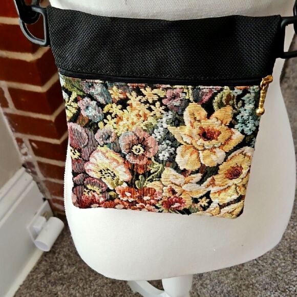 Handbags - Vintage Floral Tapestry Crossbody Bag